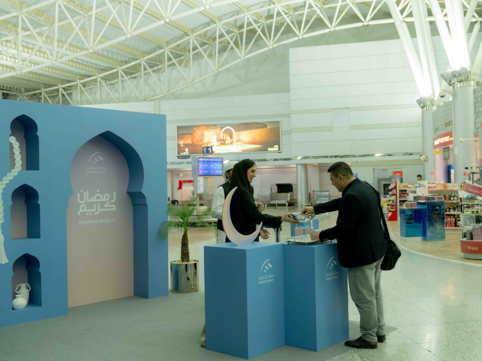مطار الشارقة يحتفي بشهر رمضان ويعزّز تجربة المسافرين 