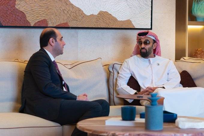 طحنون بن زايد وحازم الشرع يبحثان المستجدات الاقتصادية في ضوء المتغيرات الإقليمية 