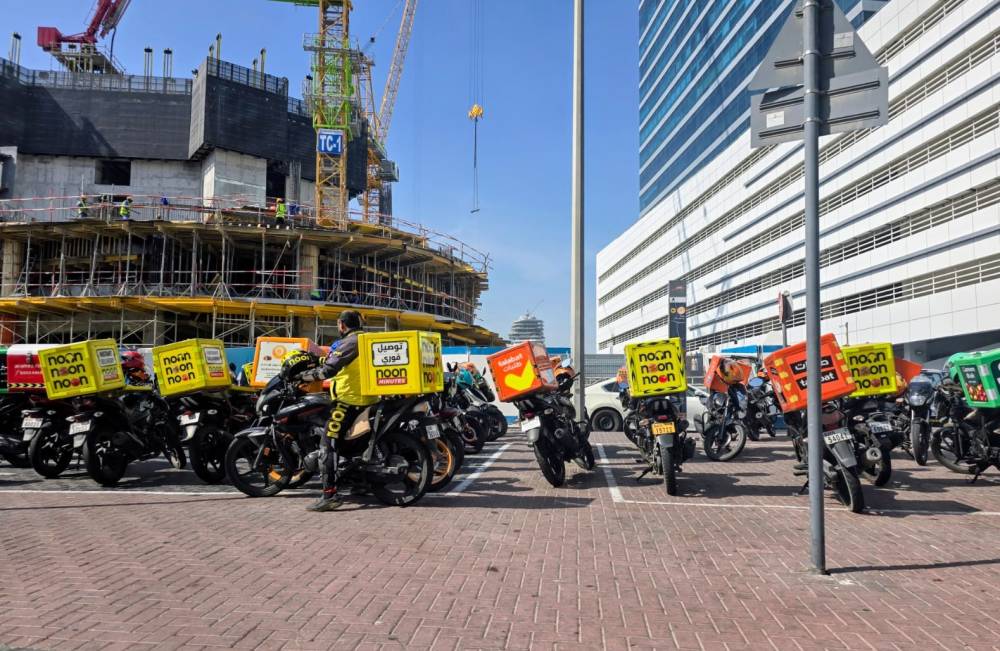 دبي تقر ضوابط تسعير خدمات توصيل الطعام 