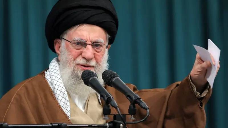 «نيويورك تايمز» تكشف: من حدد موقع خامنئي وكيف تم قتله؟ 