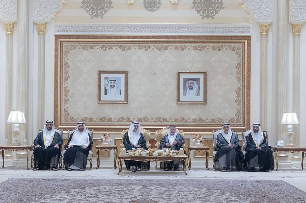 حاكم الشارقة يستقبل المهنئين بعيد الفطر السعيد