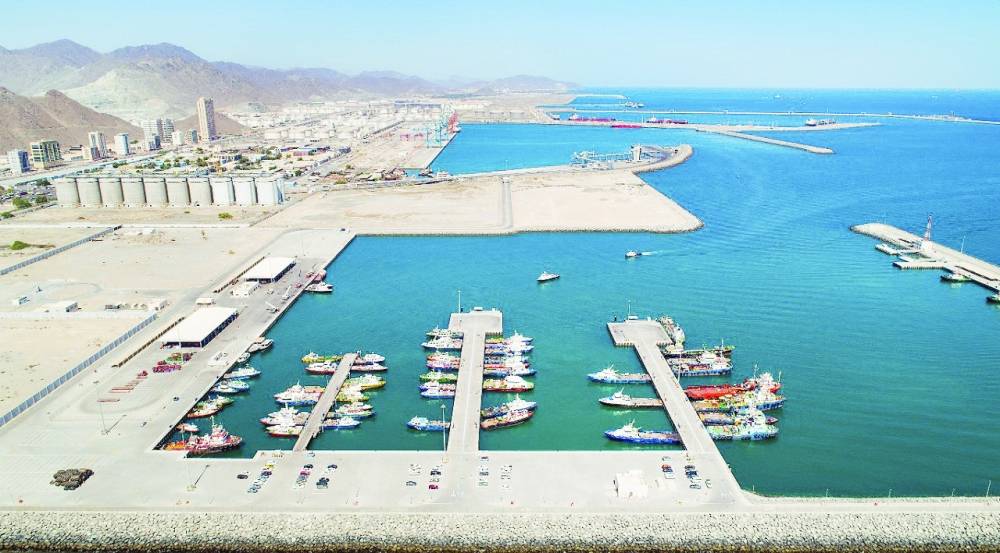 الإمارات تعزز صادرات النفط عبر الفجيرة رغم التوترات 