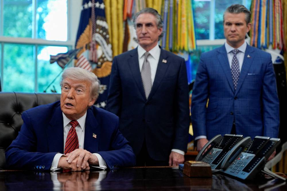 ترامب للدول: تحلوا بالشجاعة واذهبوا إلى مضيق هرمز واستولوا عليه 