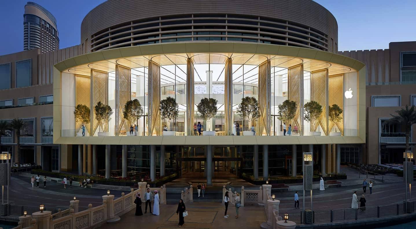 «أبل» تعيد افتتاح متاجرها في الإمارات 