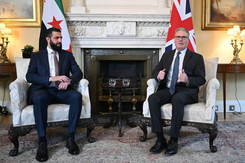 الشرع يلتقي الملك تشارلز وستارمر في لندن 