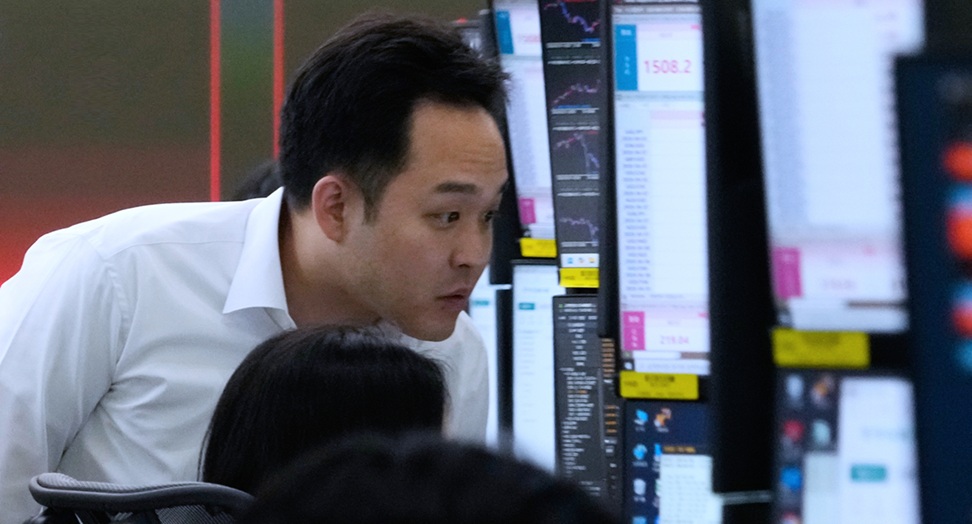 بنوك عالمية تلجأ إلى الأسهم الصينية.. ملاذ آمن نسبياً 