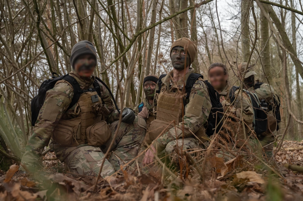 هكذا تدرب القوات الأمريكية طياريها على أسوأ كابوس جوي 