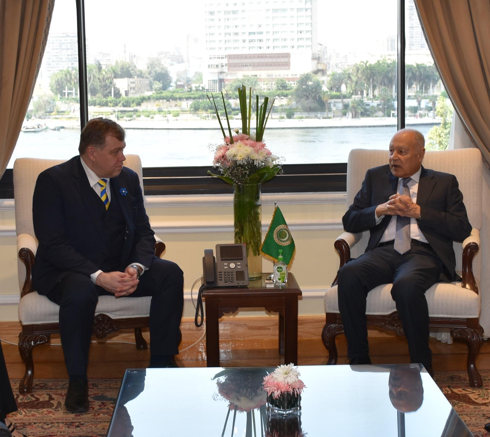 مصابون في الكويت والأردن.. والبحرين تحبس خلية للحرس الثوري 