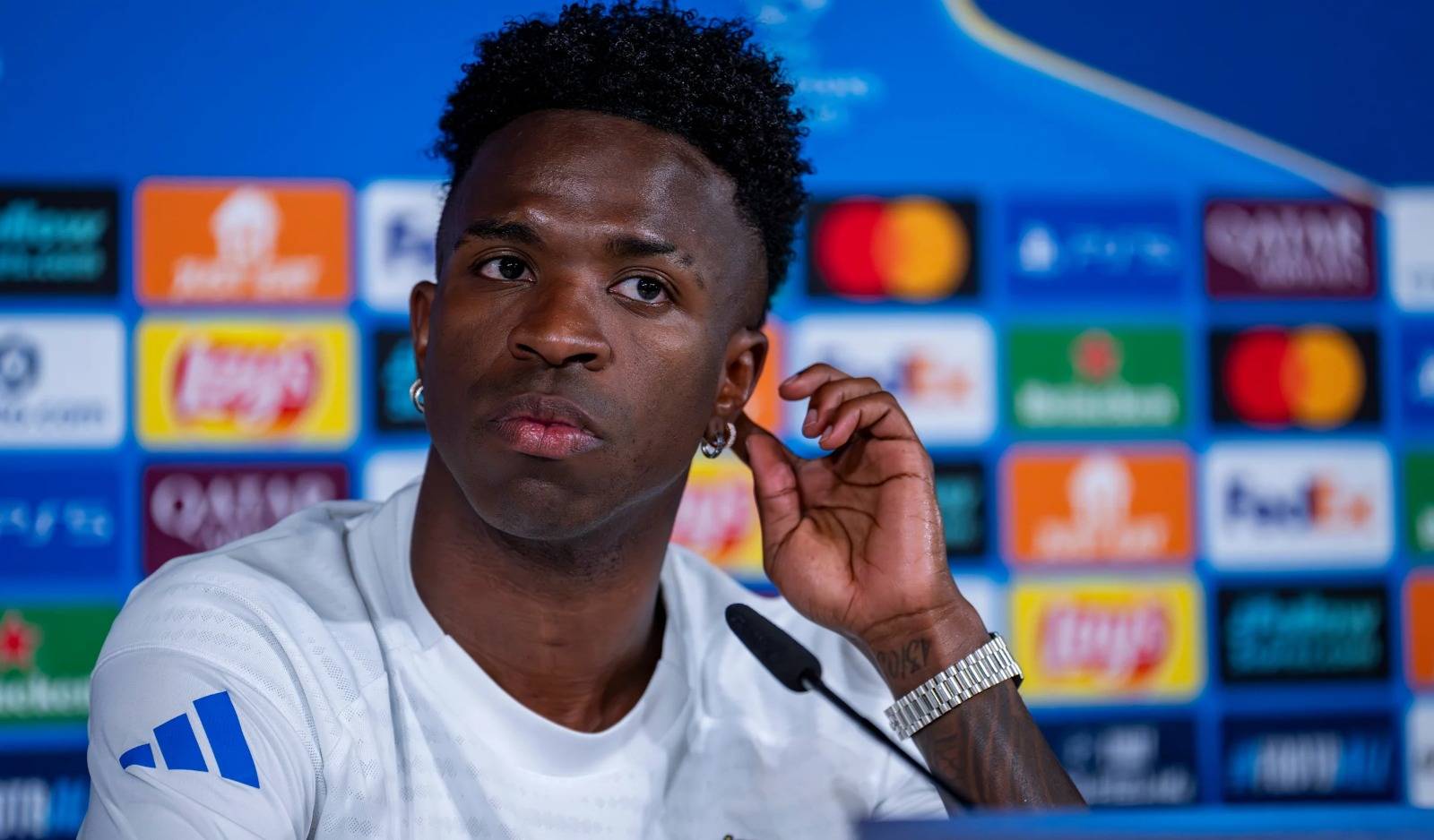 ليفربول يخطط لصفقة مدوية مع فينيسيوس جونيور براتب خيالي.. التفاصيل الكاملة – مشاهير