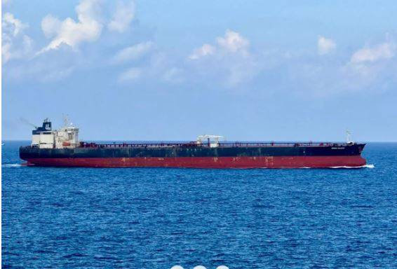 ناقلة نفط ماليزية تعبر مضيق هرمز 