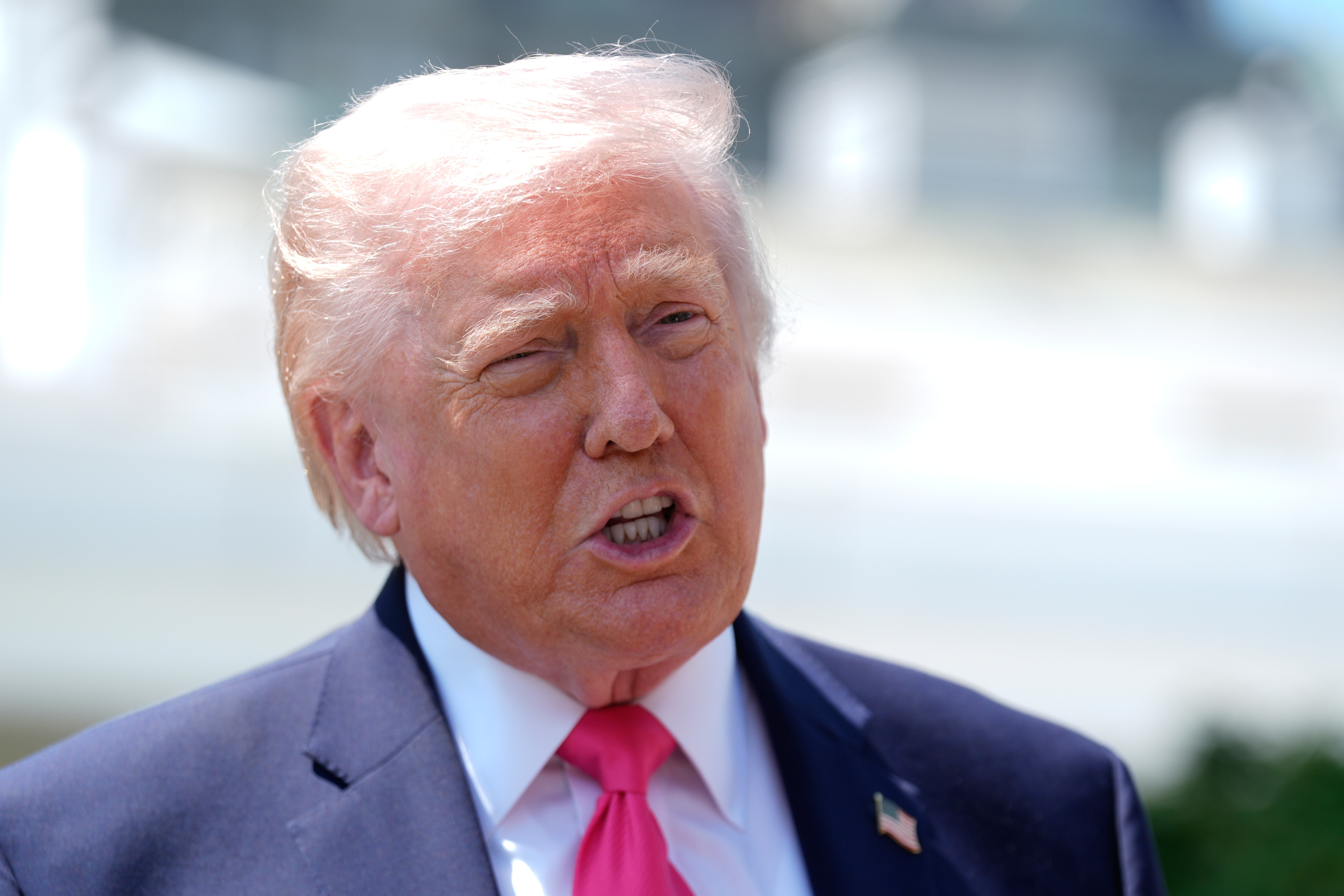 ترامب: إيران وافقت على تسليم مخزونها النووي.. والاتفاق بات وشيكاً 