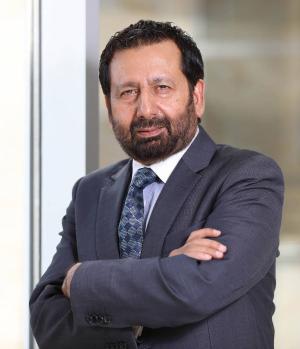 د. رضا صديقي، المدير التنفيذي 1