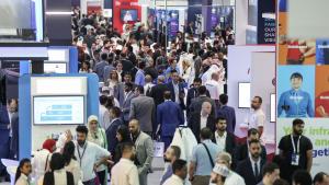 صورة عامة لموظفين في دبي