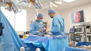 خلال اجراء الجراحة