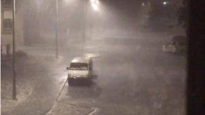 أمطار غزيرة مصحوبة ببرق ورعد تعمّ الإمارات