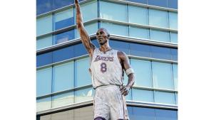 تمثال كوبي براينت يعاني أخطاء إملائية