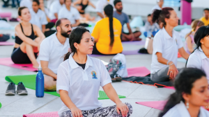 جلسة يوغا مجانية في «اللوفر أبوظبي»