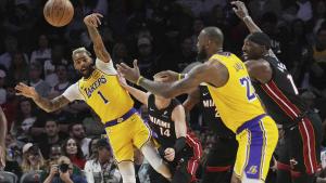 ليكرز يبحث عن حلول بعد خسارة «محرجة»