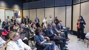 خلال إحدى الجلسات