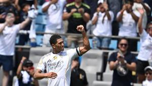 بيلينغهام يحتفل بهدفه