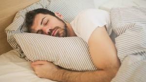 طريقة يومية مذهلة لطرد سموم الدماغ.. وتقلل فرص إصابتك بالخرف