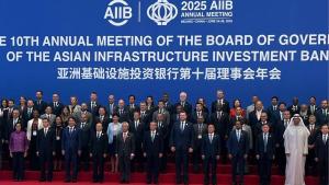 سلطان الجابر خلال الاجتماع السنوي العاشر لمجلس محافظي البنك الآسيوي للاستثمار في البنية التحتية