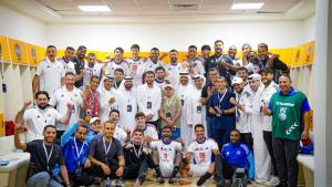 عيسى هلال والمدفع وعمران يحتفلون مع اللاعبين