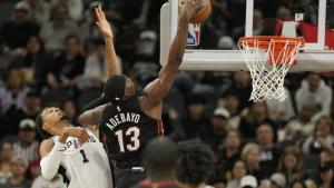 انطلاقة تاريخية لسبيرز بدوري السلة الأمريكي