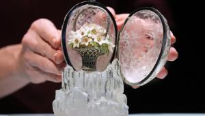 عرض تحفة فابرجيه بيضة الشتاء للبيع في مزاد