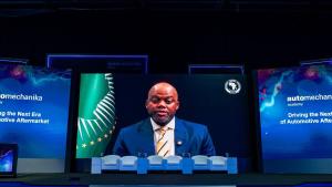 وامكيلي مين يتحدث في المعرض