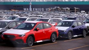 سيارات معدة للتصدير من ميناء يوكوهاما