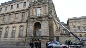 «اللوفر الفرنسي» لا يزال مغلقاً وسط مناقشات الموظفين حول تمديد الإضراب