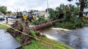 عمليات إجلاء جراء عاصفة قوية تضرب كاليفورنيا