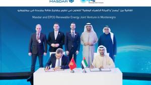 سلطان الجابر وميلويكو سباجيك يشهدان توقيع الاتفاقية