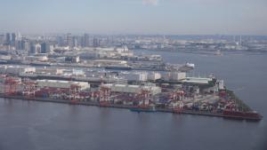 ميناء للحاويات في طوكيو
