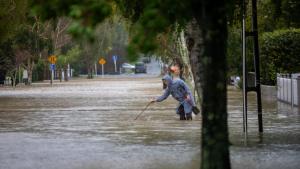 العاصفة تغمر مناطق شاسعة بالمياه