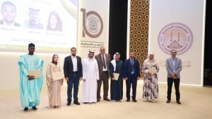 محمد البريكي مع المشاركين في الأمسية