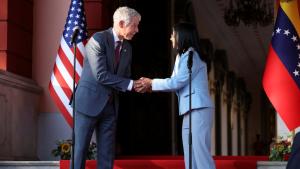 ديلسي رودريغيز تصافح كريس رايت