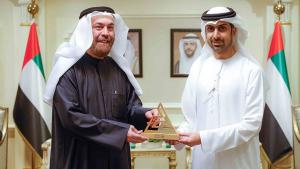 حمد المحمود خلال استقباله عواد الخلف