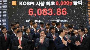 المؤشر كوسبي حقق سلسلة مستويات قياسية وتجاوز 6000 نقطة