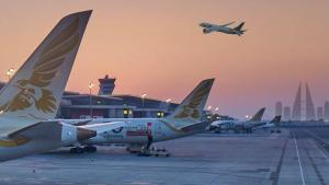 البحرين تعيد فتح مجالها الجوي