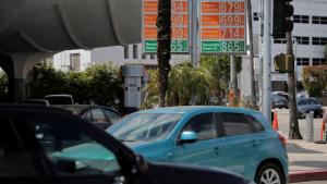 أسعار البنزين في لوس أنجلوس، كاليفورنيا، 2 أبريل/نيسان 2026. (رويترز/صورة أرشيفية)