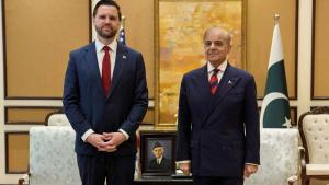 باكستان تدعو أمريكا وإيران إلى مواصلة الالتزام بوقف إطلاق النار