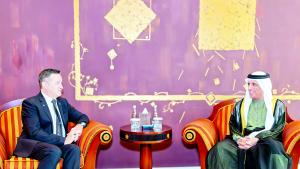 سعود بن صقر خلال استقباله سفير الاتحاد السويسري