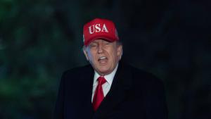 ترامب لدى عودته من ميامي