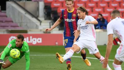 مشاهد من «كلاسيكو الأرض» بين ريال مدريد وبرشلونة مشاهد من «كلاسيكو الأرض» بين ريال مدريد وبرشلونة