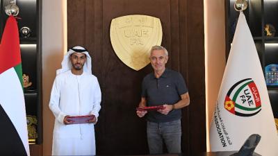 راشد بن حميد يلتقي مدرب منتخبنا الوطني فان مارفيك