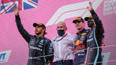 فيرستابن وهاميلتون وزميله في مرسيديس بوتاس بعد سباق الأحد