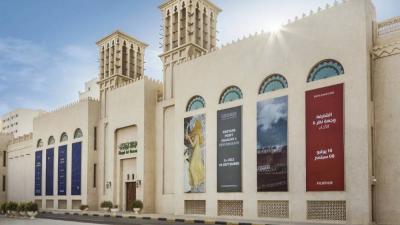 متحف الشارقة للفنون دُرّة الإمارة الباسمة