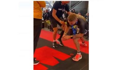 الرجل الحديدي يصاب بشد عضلي أثناء طلب الزواج من حبيبته